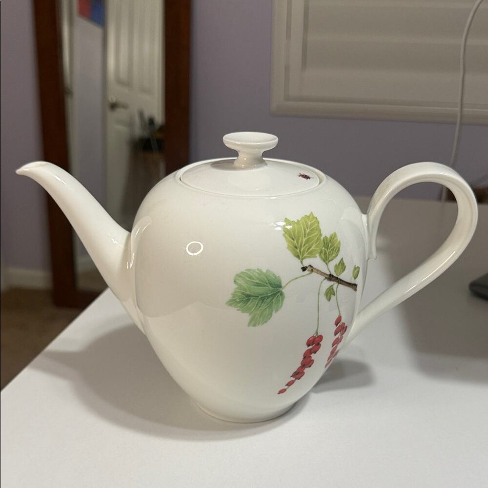 Villeroy & Boch Rare Wildberries Bone China Coffee and Tea Pot